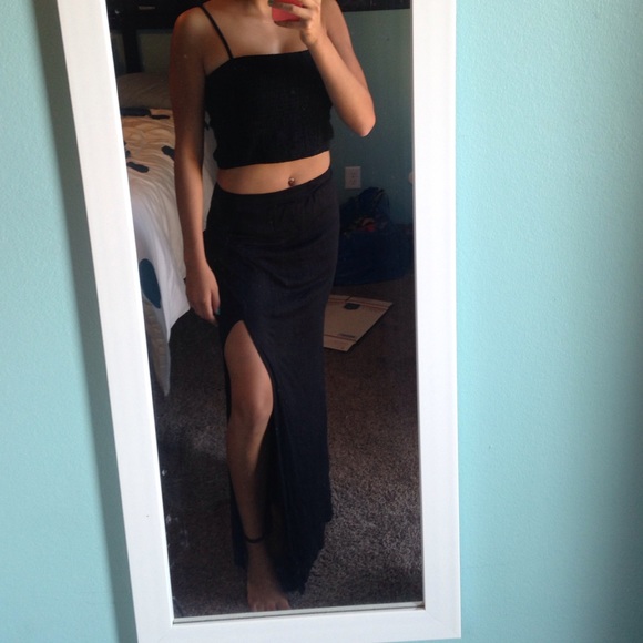 Plain black maxi skirt with a slit