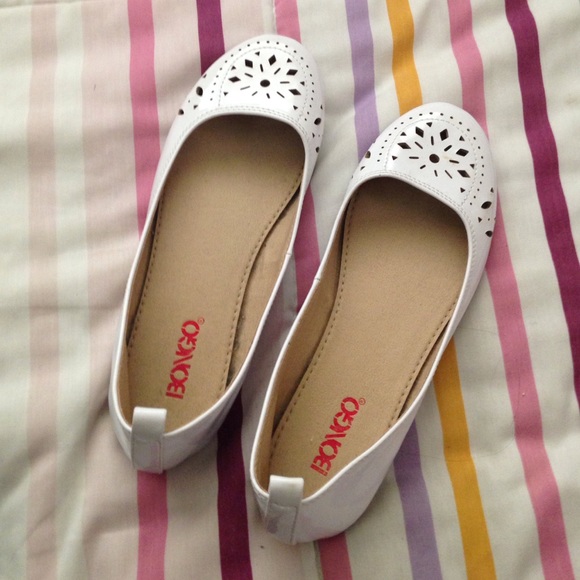 Bongo white flats