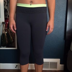 GAP BODY capri workout pants