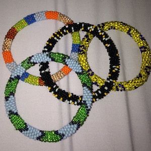 4-set Lilly and Laura bead bracelets.