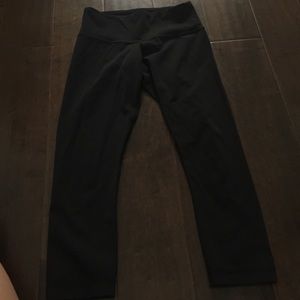 Lululemon Wonder Under Crop in black