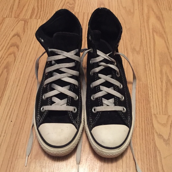 Black HighTop Converse w/ black converse star