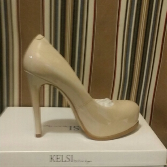 NUDE HEELS