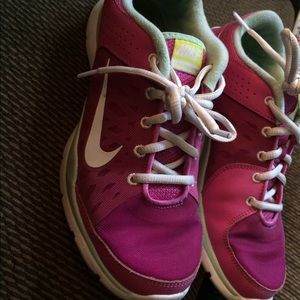 On hold Nike Training Shoes (pink/yellow/seafoam)