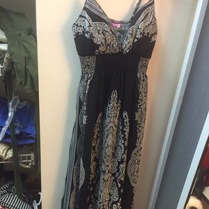 Maxi dress. Blk and white