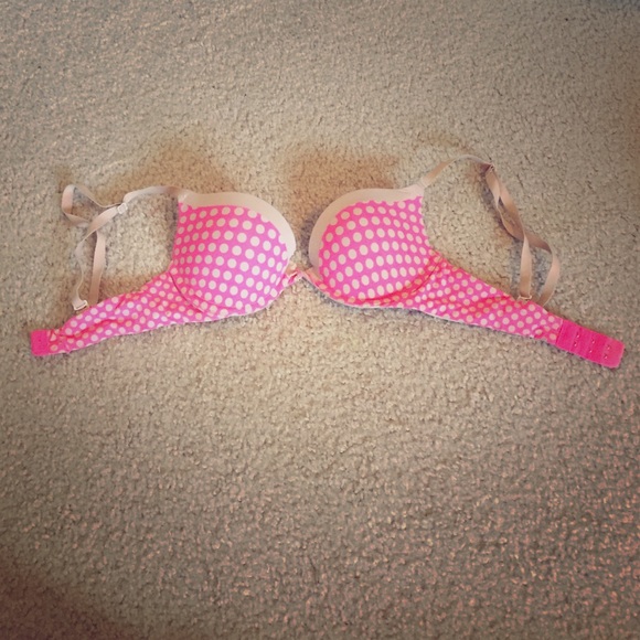 VS Pink Bra! Hardly worn! Size 32B light push up!
