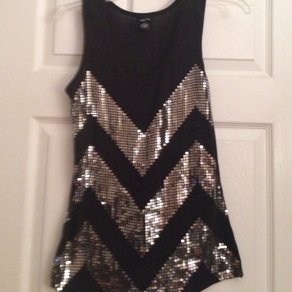 Black and silver chevron tank