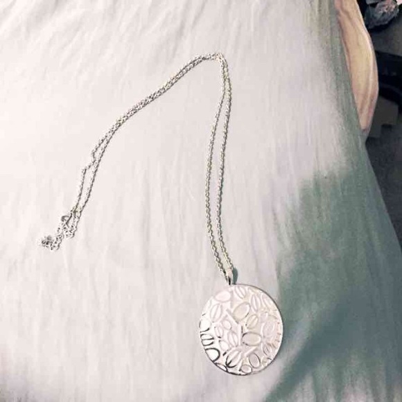 Bebe silver necklace