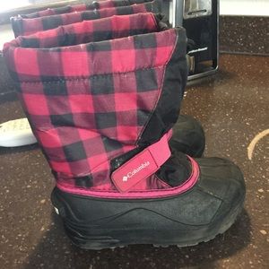 Kid size winter boots
