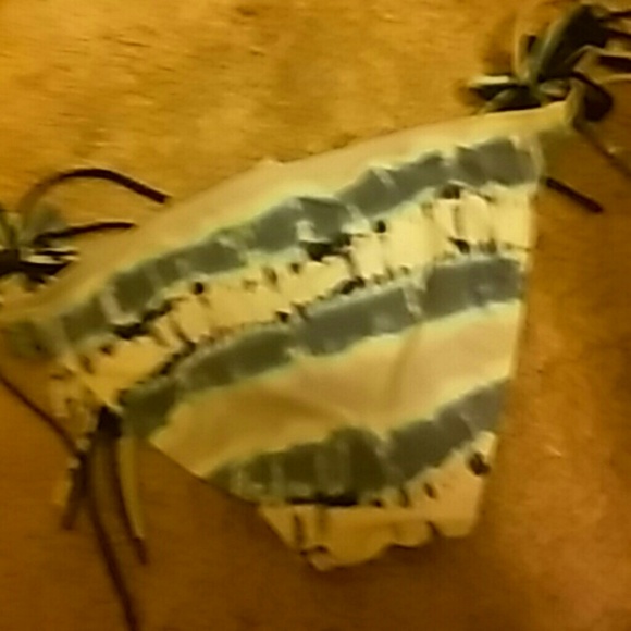 Bathing suit - Picture 3 of 3