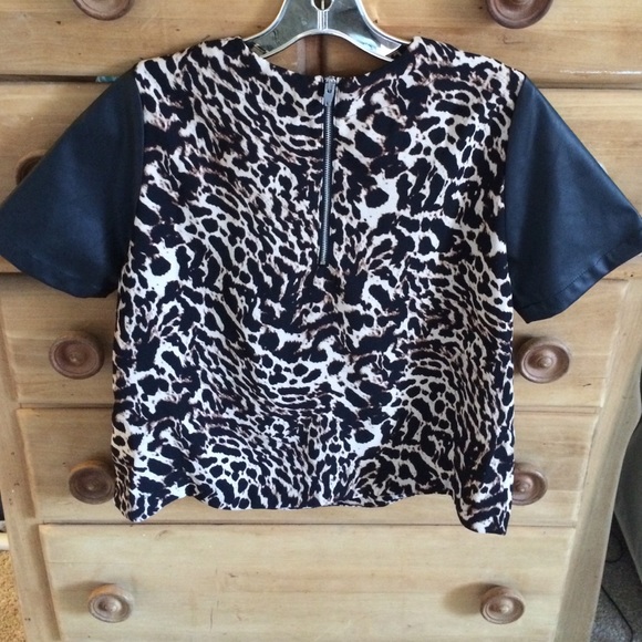 H&M blouse🎉🎉 - Picture 2 of 4