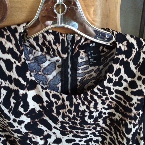 H&M blouse🎉🎉 - Picture 3 of 4