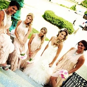 BCBG size M Dress off white/cream with necklace