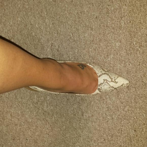 Beautiful shoes - Picture 1 of 4