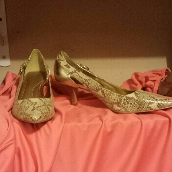 Beautiful shoes - Picture 2 of 4