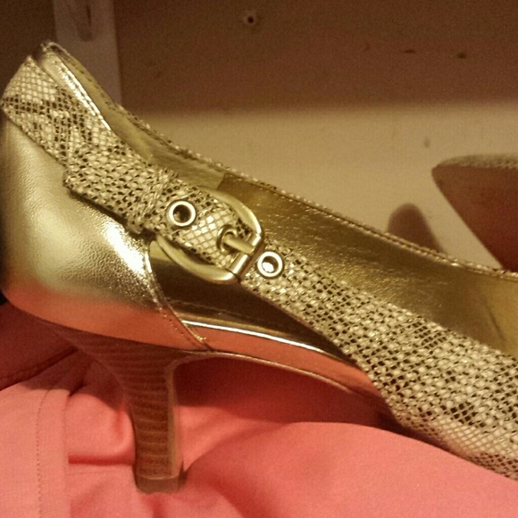 Beautiful shoes - Picture 4 of 4