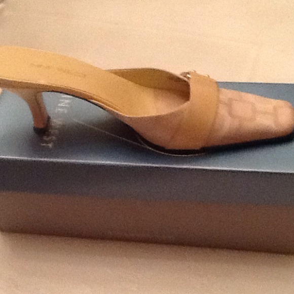 Nine West heel shoes , size 8N. Bone color - Picture 3 of 4