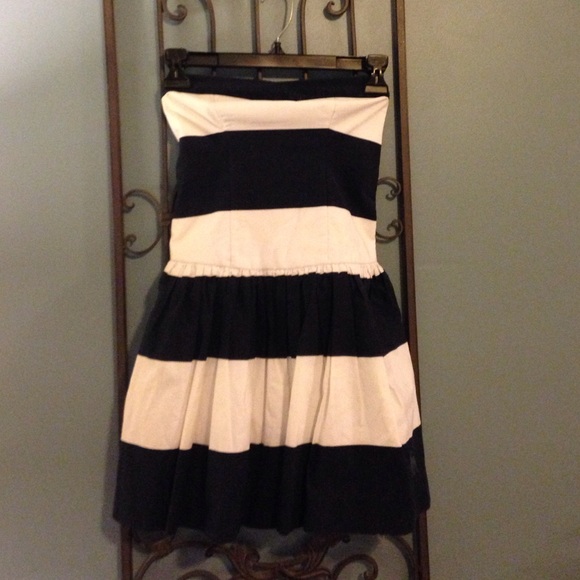 Abercrombie and Fitch sz  xsm - Picture 3 of 3