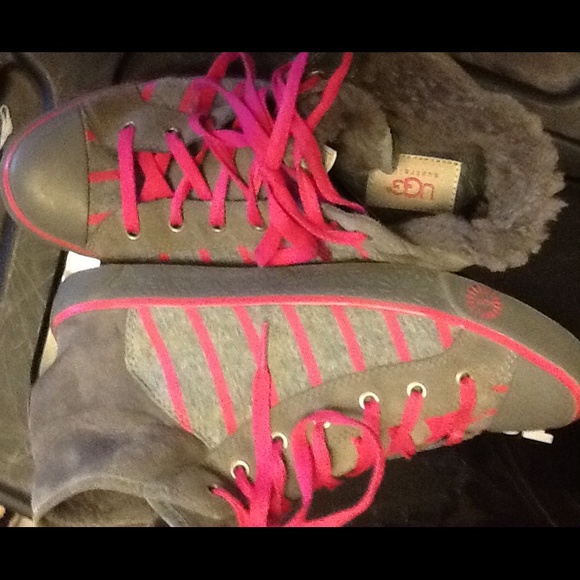 Sold ❌UGG hi top woman's shoes - Picture 1 of 2