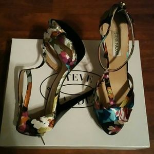 Steve Madden Floral heels