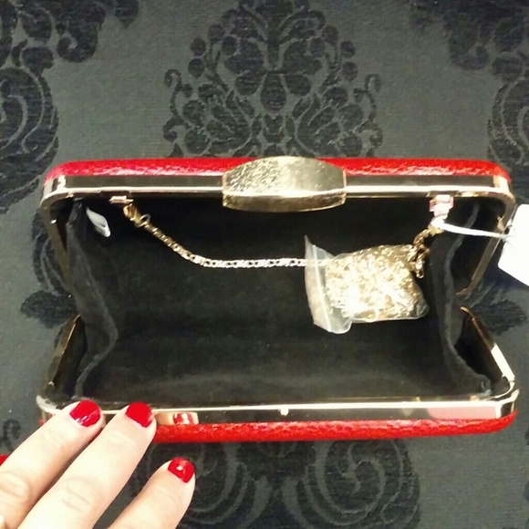 Mini T-lock naplack clutch red – TOTEME Red clutch