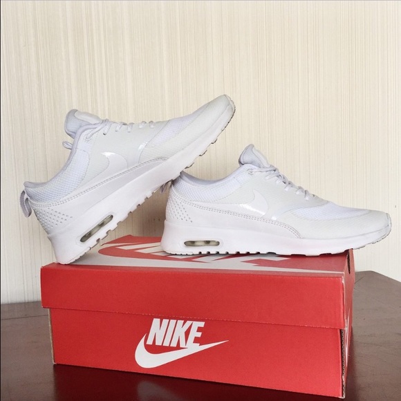 ON HOLD Nike AirMax Thea in White