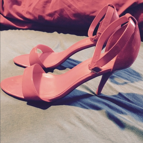 Heels - Picture 2 of 3