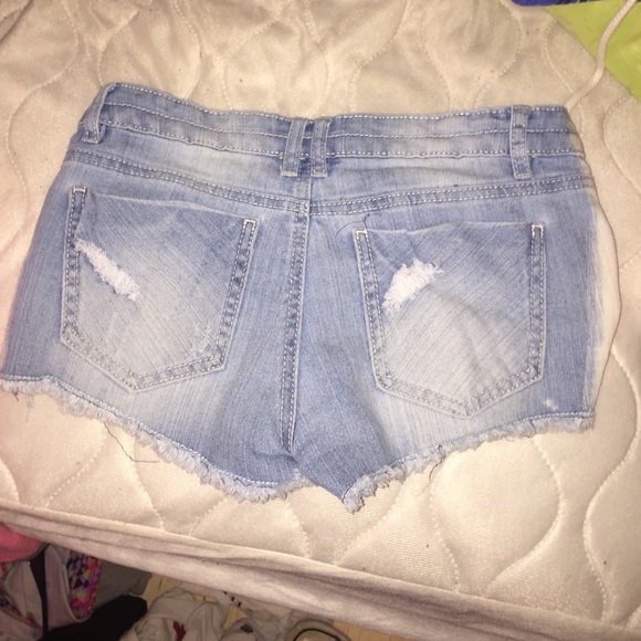 Shorts - Picture 3 of 4