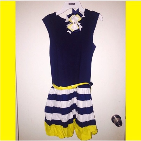 Girls dress w/matching bow & belt