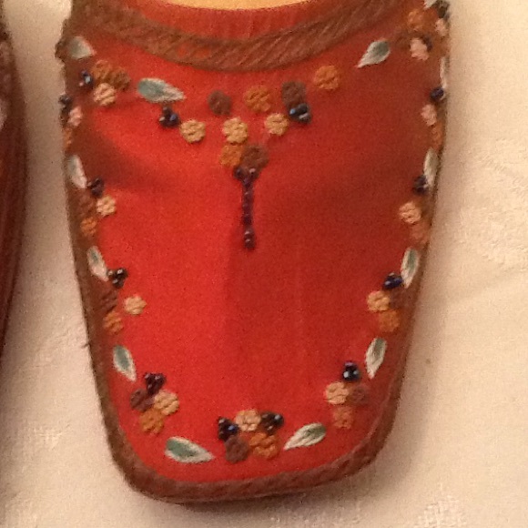 Coral/ bronze shoes, with beads size 9 - Picture 3 of 4