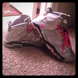 💖Silver/Hot pink Jordan's Retro 6s💖$32 2DAY only