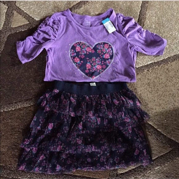 Girls blouse&skirt outfit.