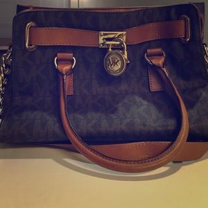 🎉🎉 SOLD 🎉🎉 Michael Kors satchel