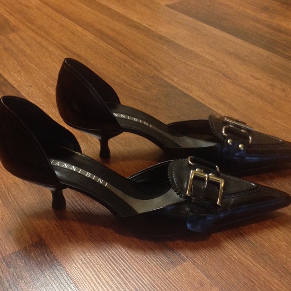 Adorable Gianni Bini pointed toe heels