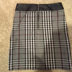 Leather strip plaid skirt