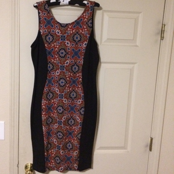 Black Mosaic Plus Size Bodycon Dress - Picture 2 of 3