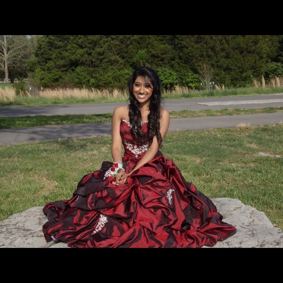 Wine/oxblood prom dress
