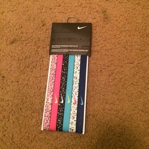 Bran new nike headbands!