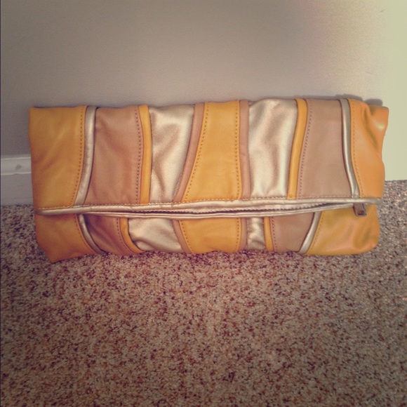 Yellow loose clutch