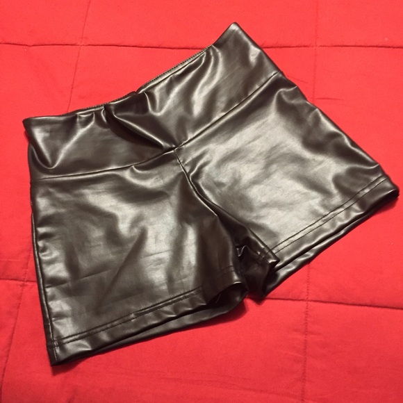 ⚡️Price Drop!⚡️ High-waisted vinyl shorts