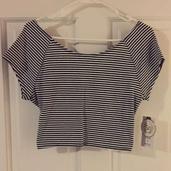 🚫Sold in bundle: Blue and white striped crop top - Picture 2 of 4