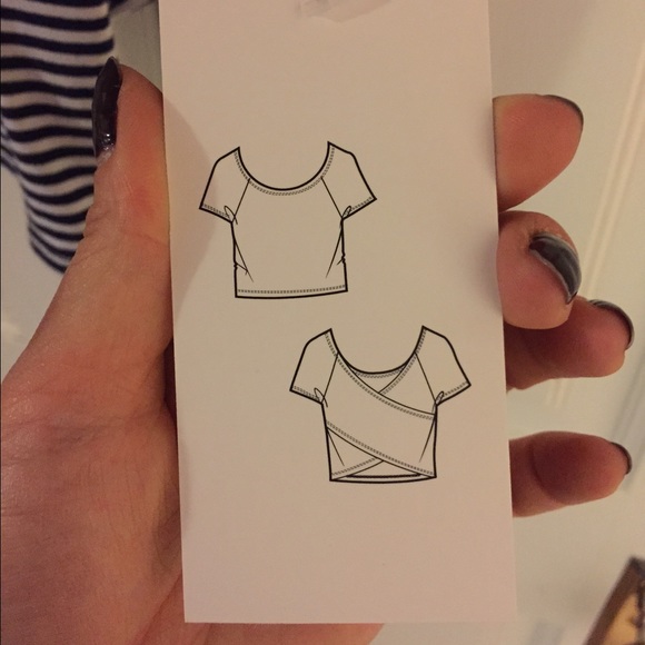 🚫Sold in bundle: Blue and white striped crop top - Picture 4 of 4