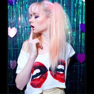 Dolls kill lips crop top tee