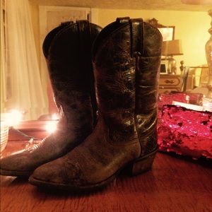 Brown Cowgirl Boots (size 8)