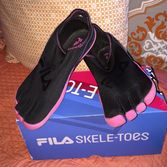 Skeletoes black and hot pink