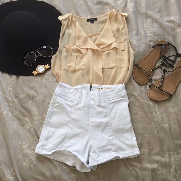 Beige top - Picture 1 of 3