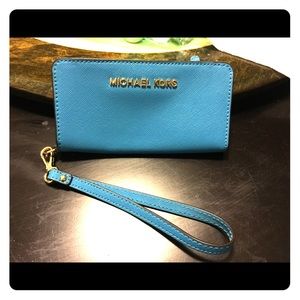 ONLY TODAY!! Michael Kors wristlet/wallet