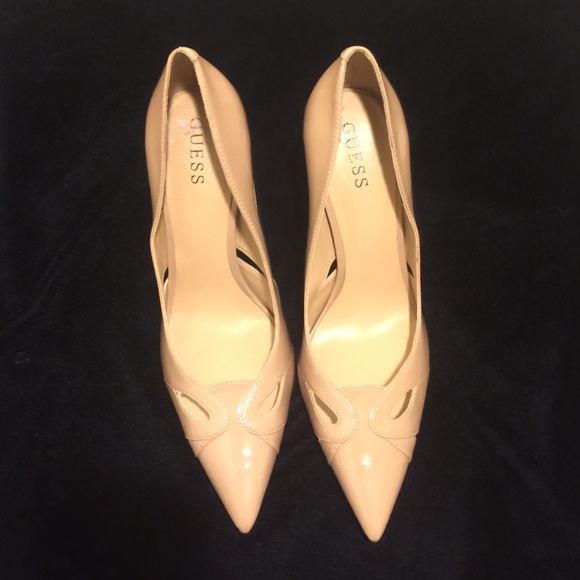 Brand new Guess nude pump pointy classy 😍