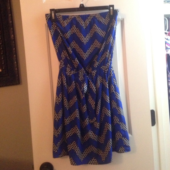 Black and blue strapless dress