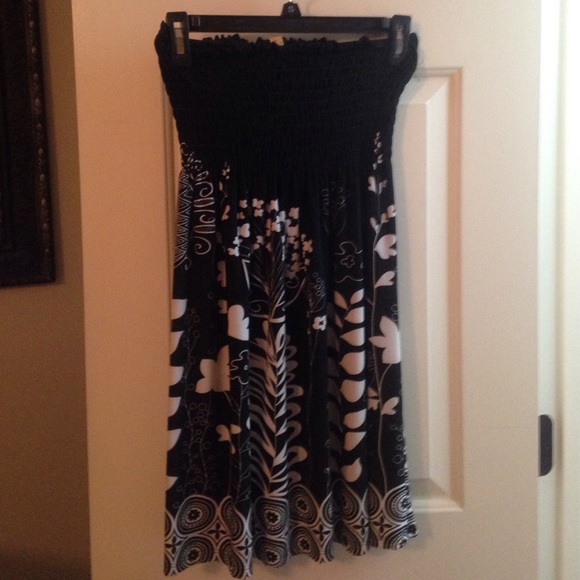 Black and white strapless dress